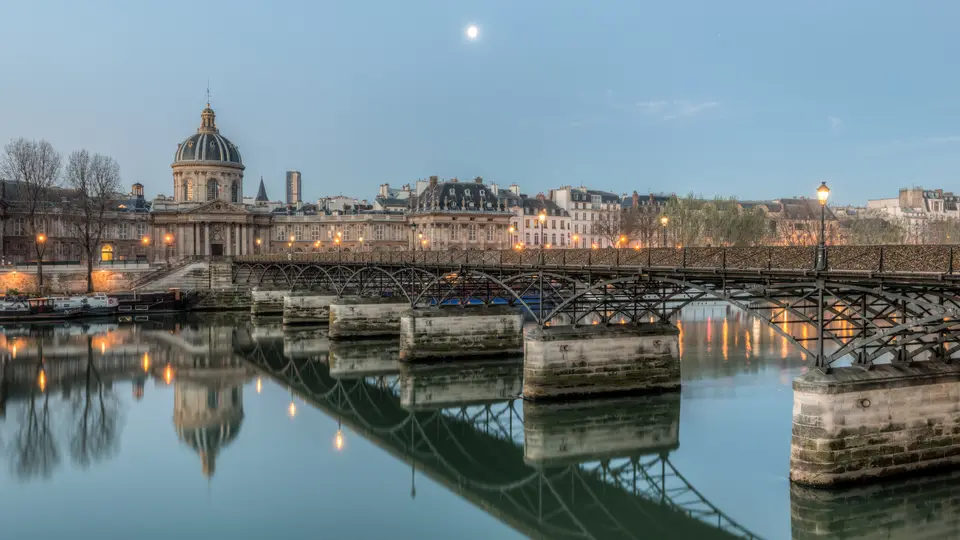 Pont des Arts and the Institut de France on the Seine in Paris at dusk