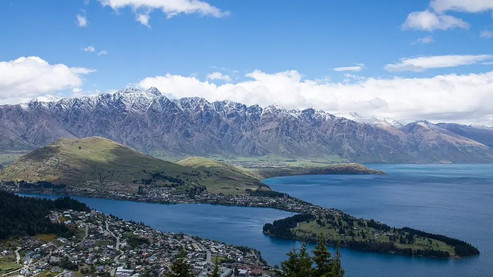 The snow-dusted Remarkables above Lake Wakatipu and the Frankton Arm, with Queenstown in the foreground
